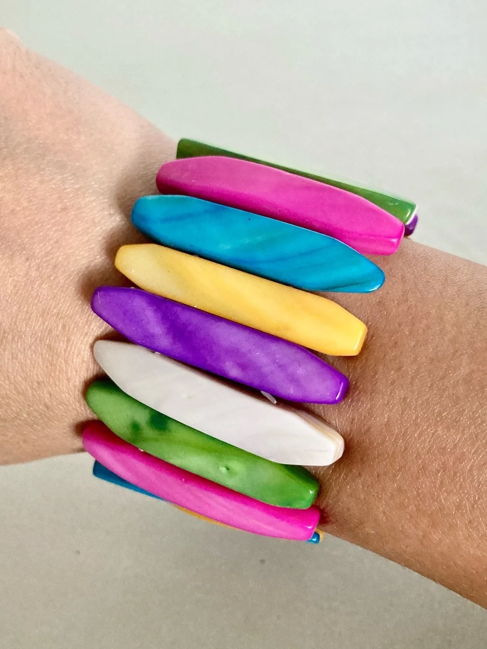 NWOT Colorful Shell like Bead Stretch Bracelet Multicolor beach tropical jewelry